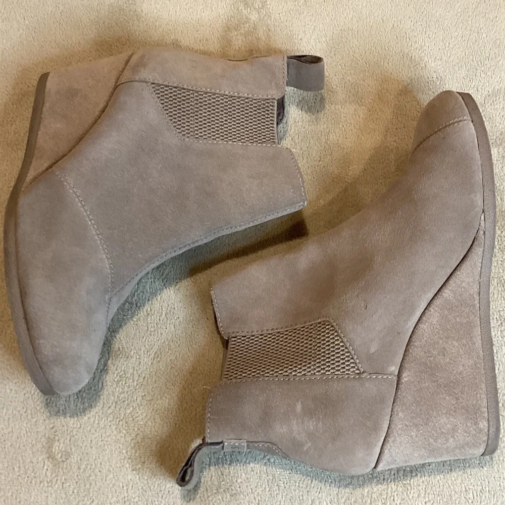 Toms Ankle Wedge Booties Size‎ US 8, UK 6, EU 39 Beige Suede Comfort Boots